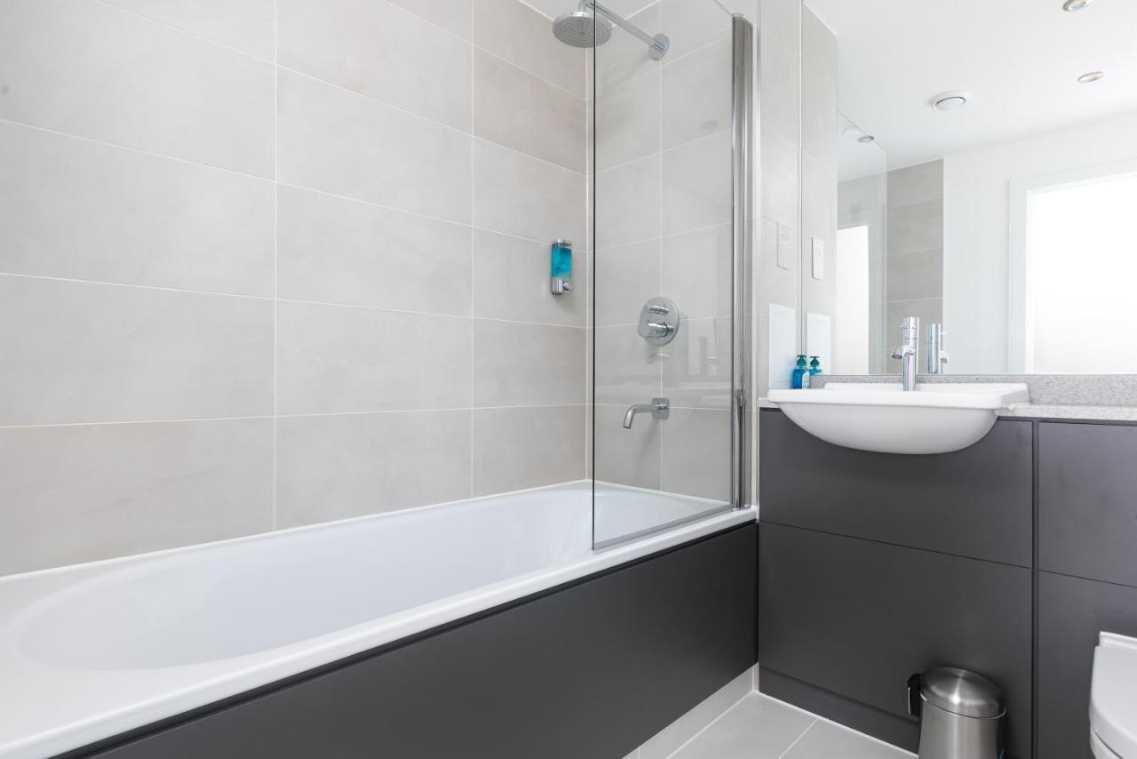 Skyvillion - Olympic View London Stratford Apartment Экстерьер фото